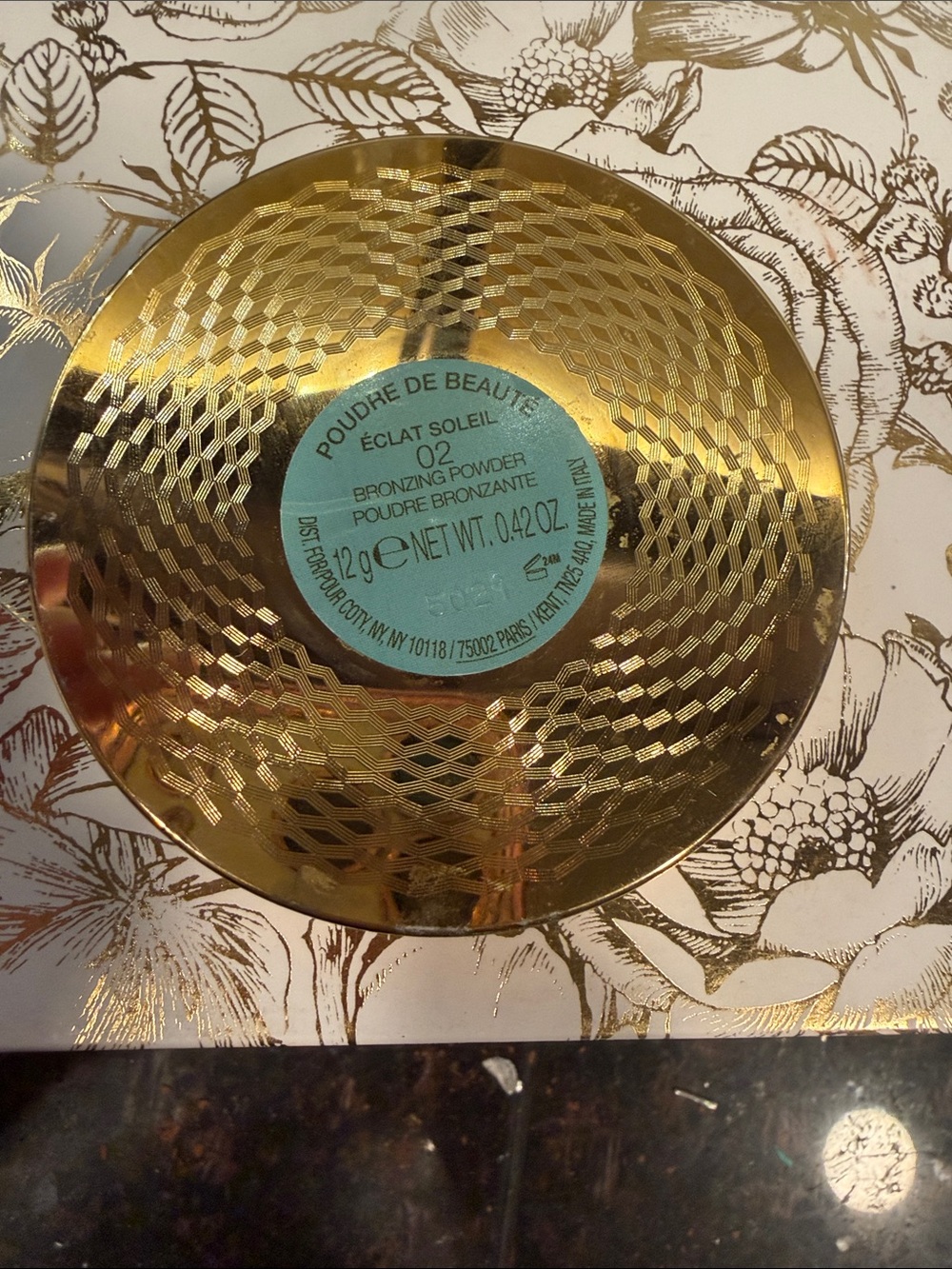 Gucci Bronzer & Contour Compact in Teal Case with Brown Powder - Picture 4 of 5
